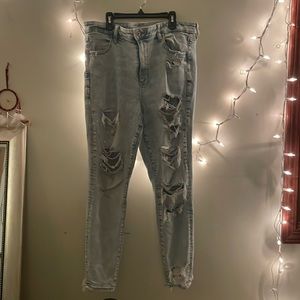 American Eagle Light Wash Ripped Jeans Size US 18